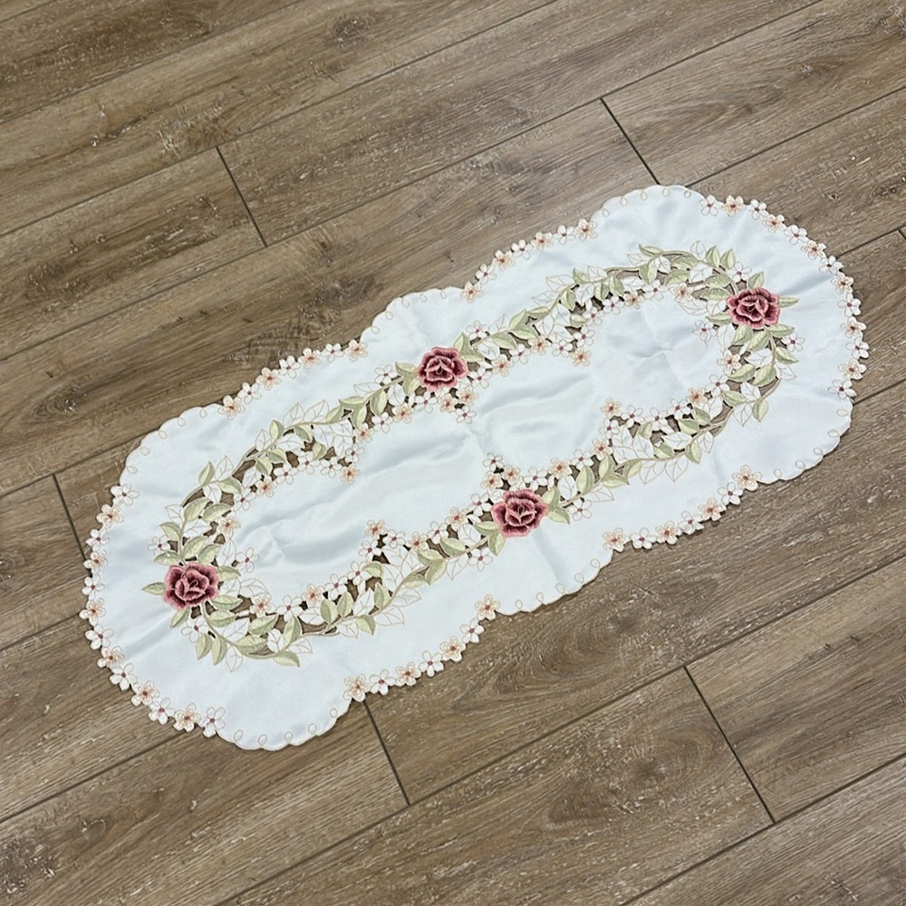 European Flare Ivory & Flowers Table Runner